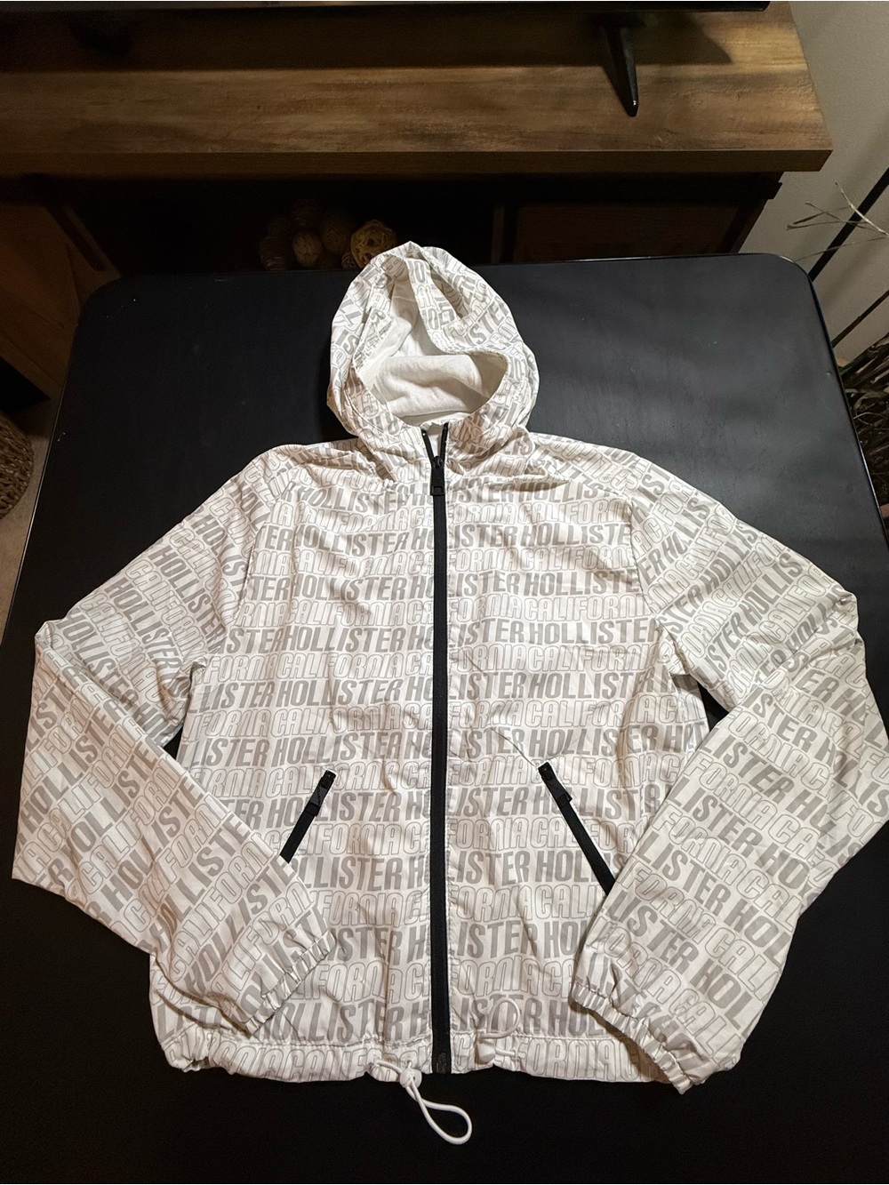 Hollister NWT All Over Print Hooded Windbreaker Jacket Size Small